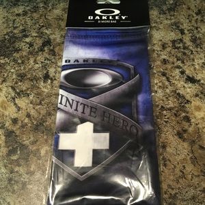 Brand new Oakley Infinite Hero SI micro bag